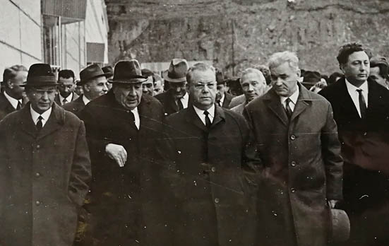 Справа Начальник Управления гидростанций г. Волжский – Масловский Г.Ф., Министр Непорожний П.С.