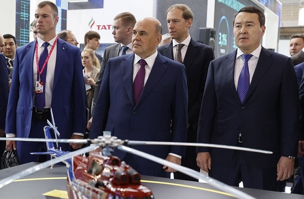 Михаил Мишустин оценил энергетические новинки на «Иннопроме-2022»