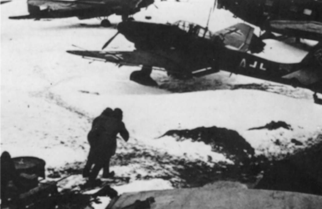 Брошенная боевая авиатехника врага